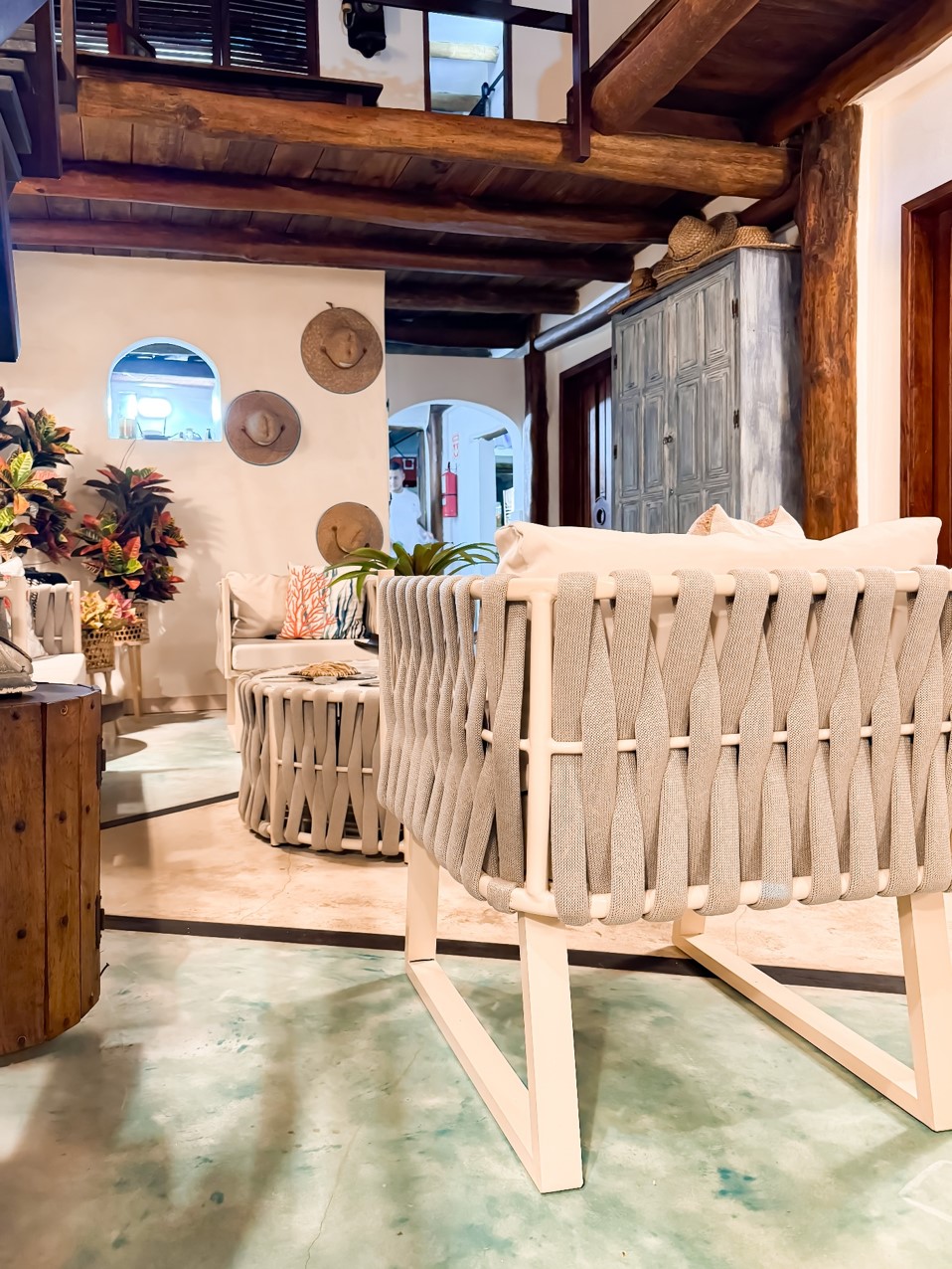 posada-casa-turquesa-terraza-comedor-2-los-roques