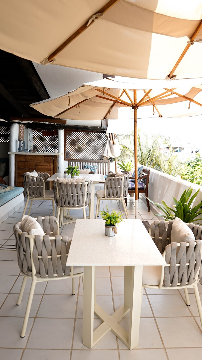 posada-casa-turquesa-terraza-comedor-3-los-roques